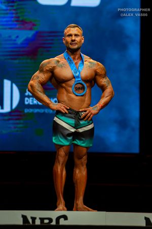 MEN'S PHYSIQUE 174
